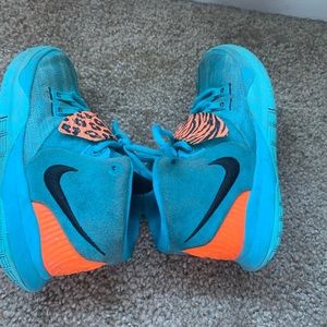 Kyrie 6 GS Kids size 13 little boys blue Nike shoes